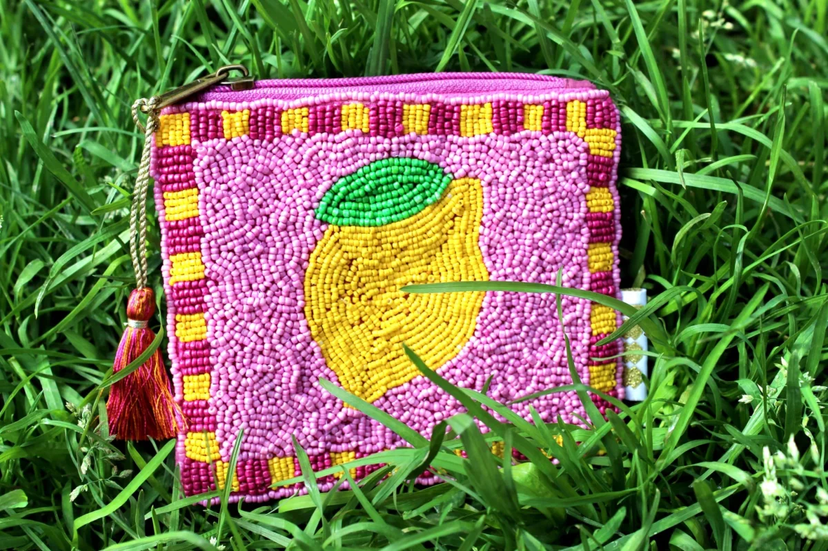 Pochette ricamata limone